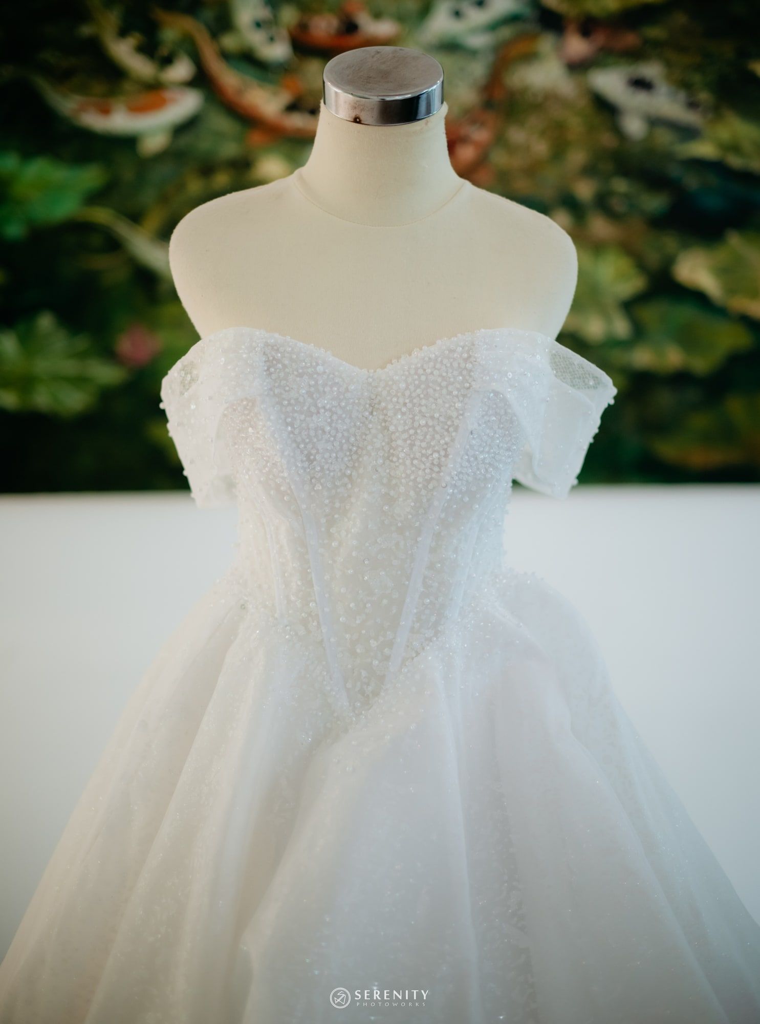 Detail bustier sweetheart berpayet pada gaun pengantin